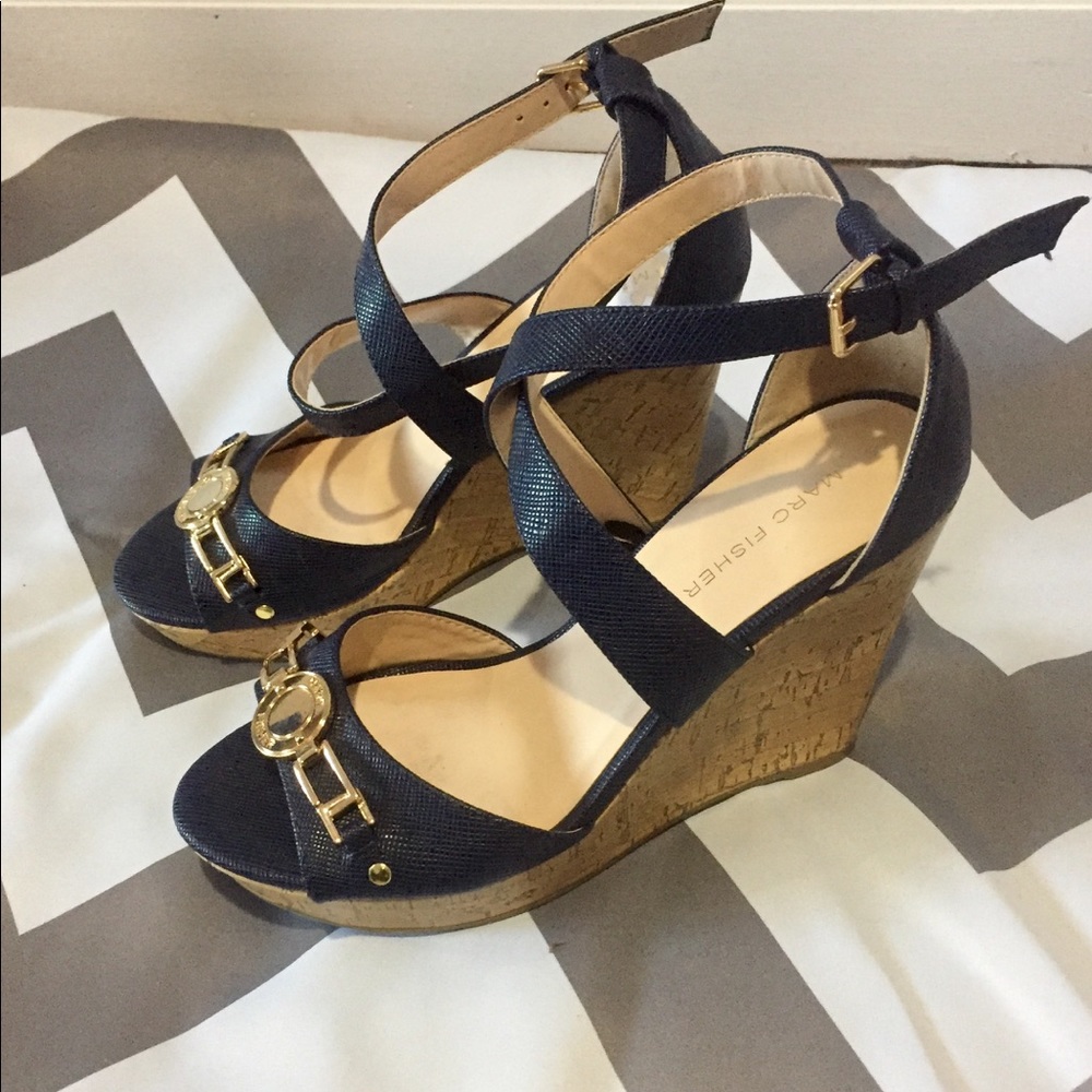 Beautiful Marc Fisher Navy Wedges!